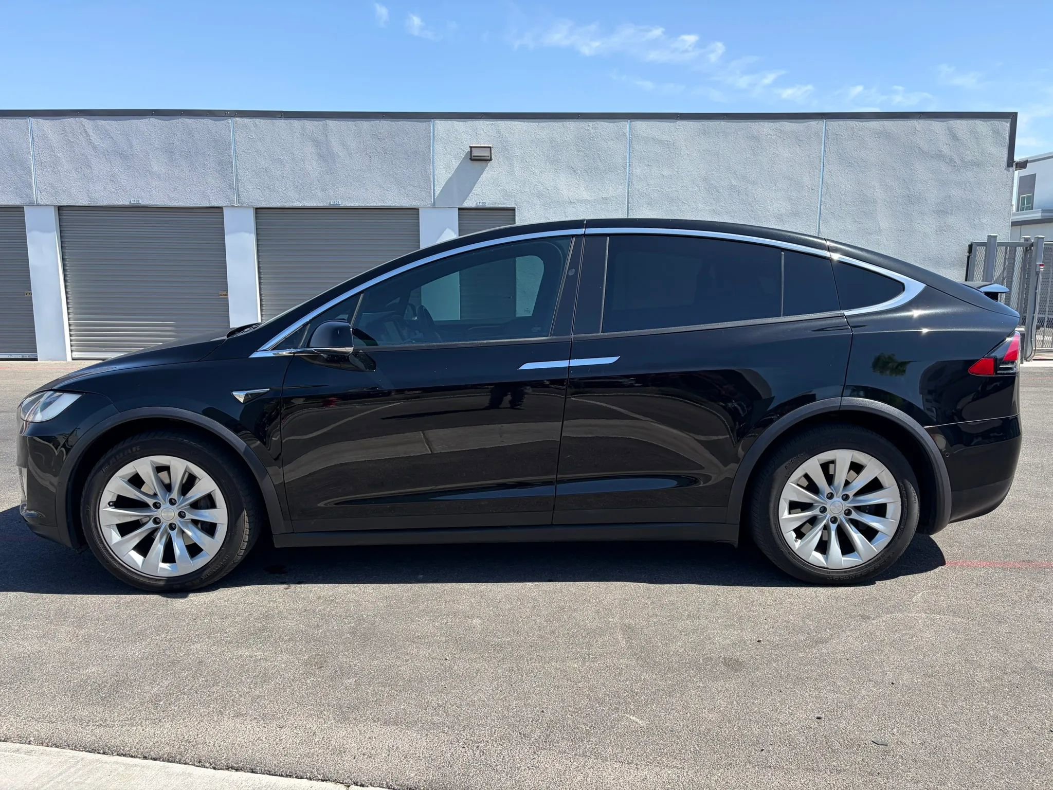 Used 2019 Tesla Model X 75D AWD/4WD image 3