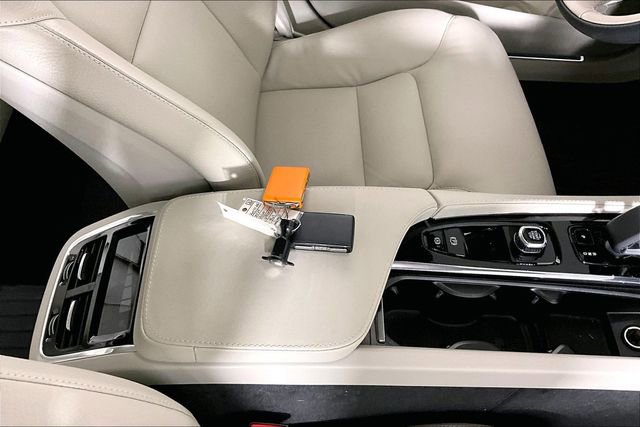 Used 2025 Volvo V90 B6 Cross Country Plus w/ Protection Package Premier AWD/4WD image 30
