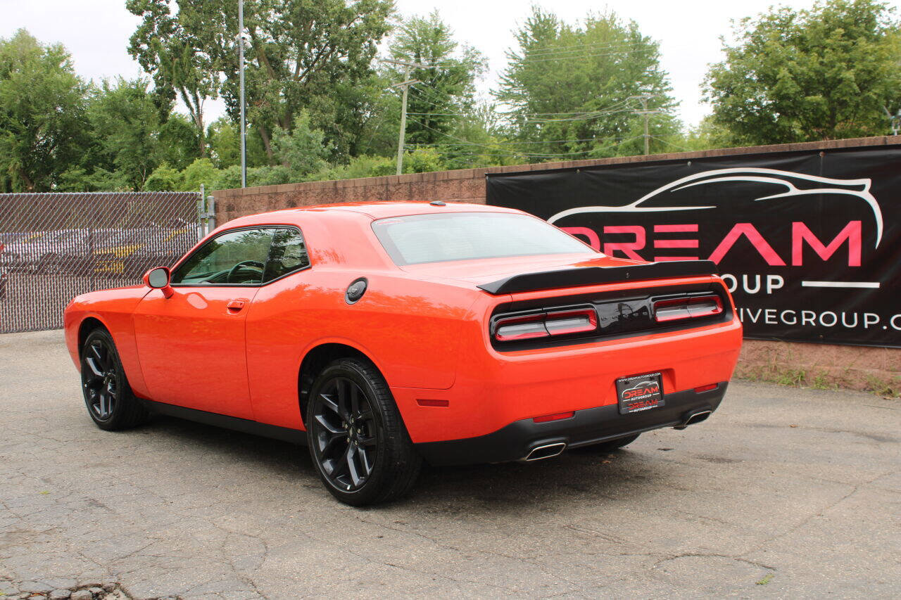 Used 2022 Dodge Challenger SXT w/ Blacktop Package image 4