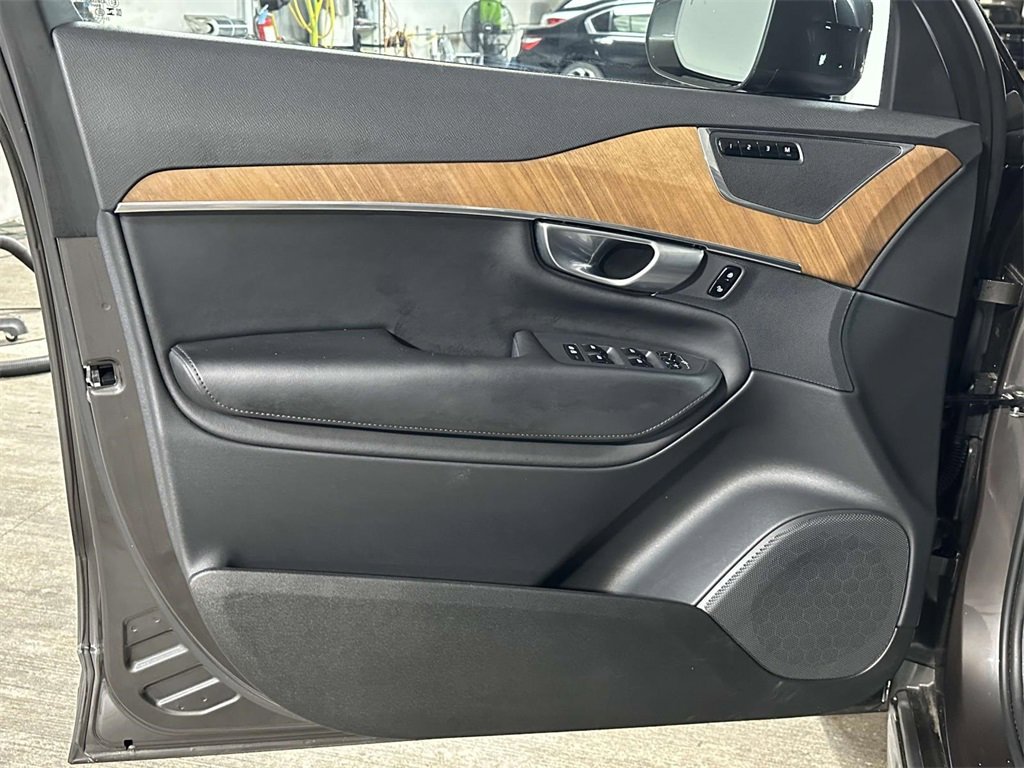 Used 2024 Volvo XC90 T8 Plus image 11