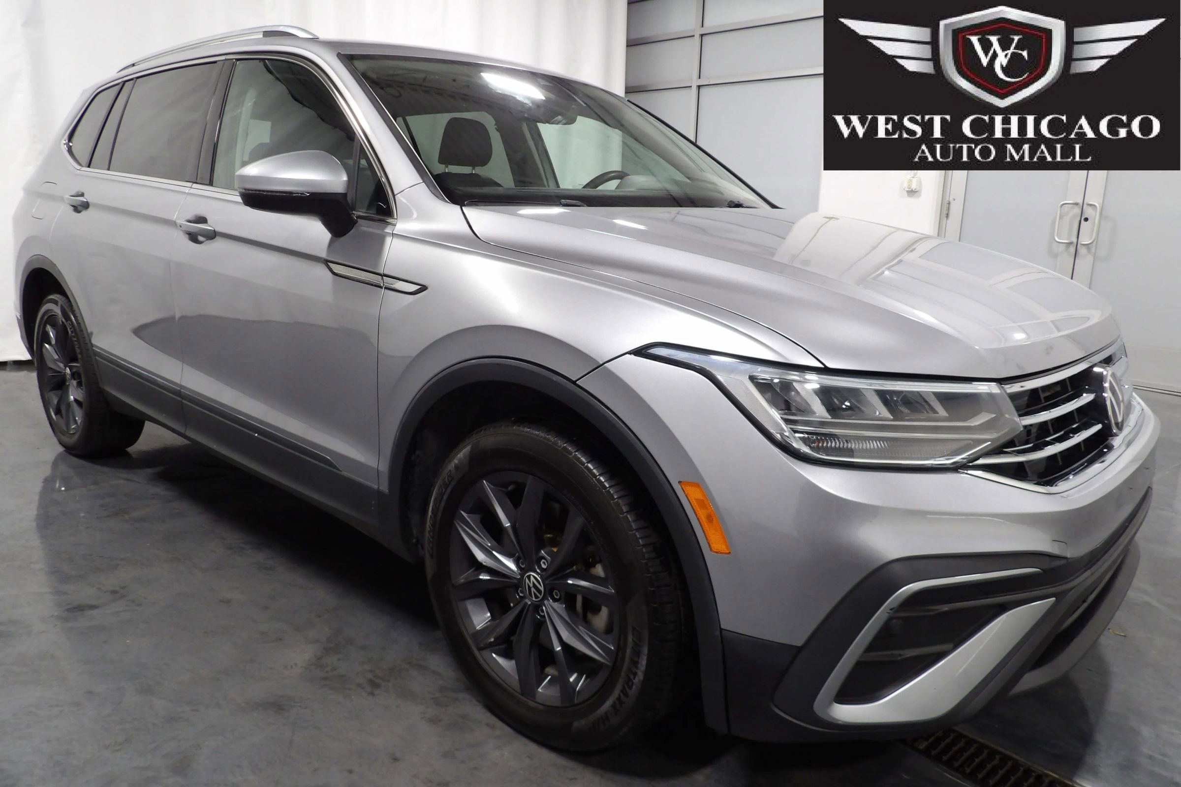 Used 2022 Volkswagen Tiguan SE w/ Panoramic Sunroof Package FWD image 1