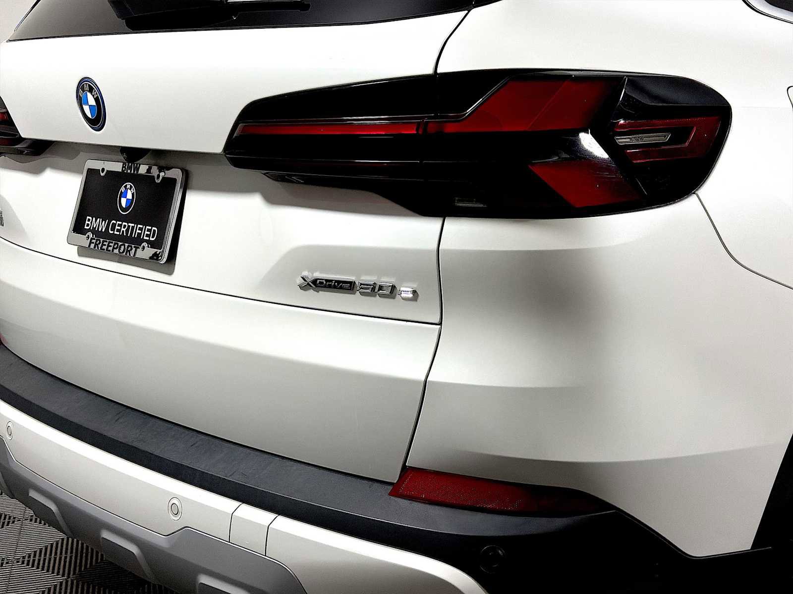 Certified 2024 BMW X5 xDrive50e w/ Premium Package image 29