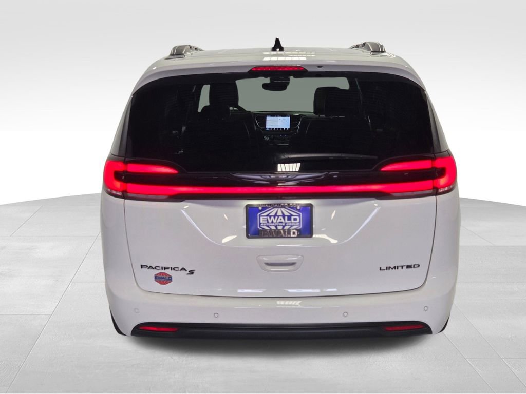 Certified 2025 Chrysler Pacifica Limited image 21