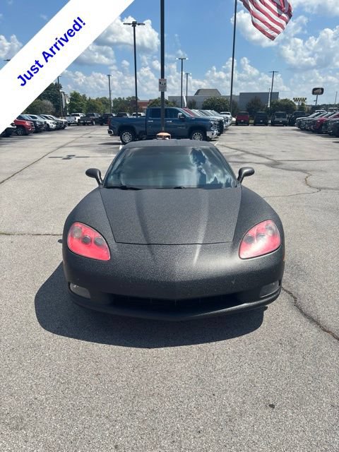 Used 2010 Chevrolet Corvette Coupe w/ 1LT RWD image 2
