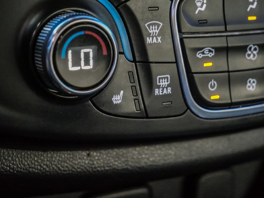 Used 2023 Chevrolet Traverse LT FWD image 33