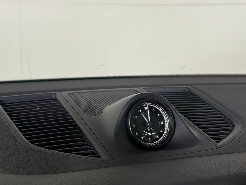 New 2026 Porsche Macan image 30