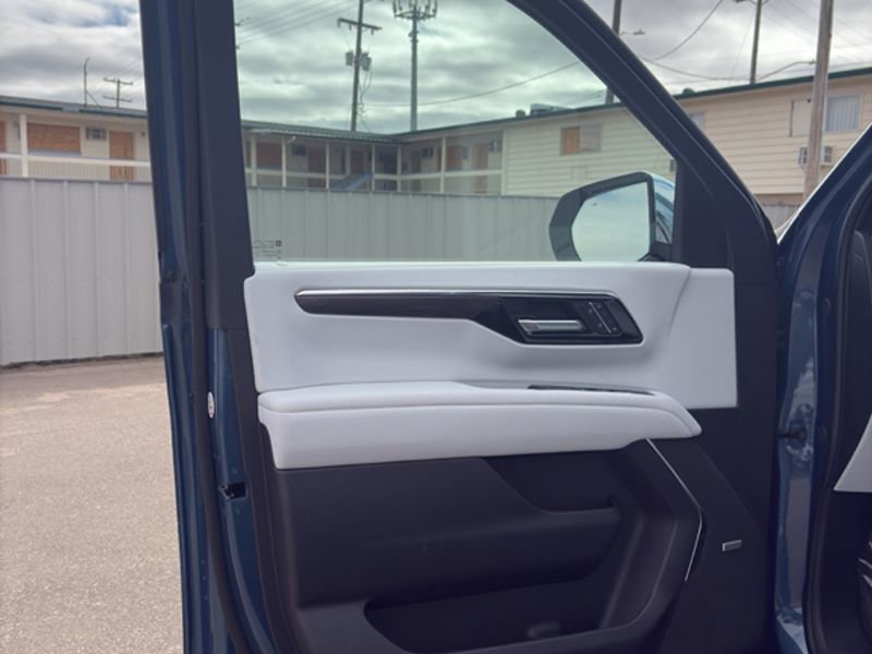 New 2026 Chevrolet Suburban Premier image 11