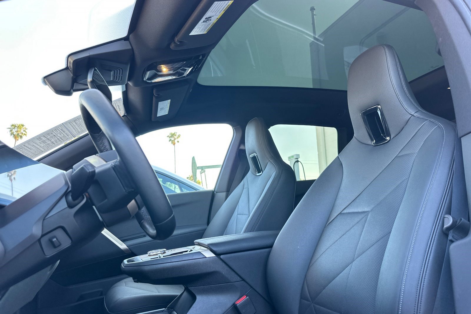 Certified 2023 BMW iX xDrive50 w/ Premium Package image 15