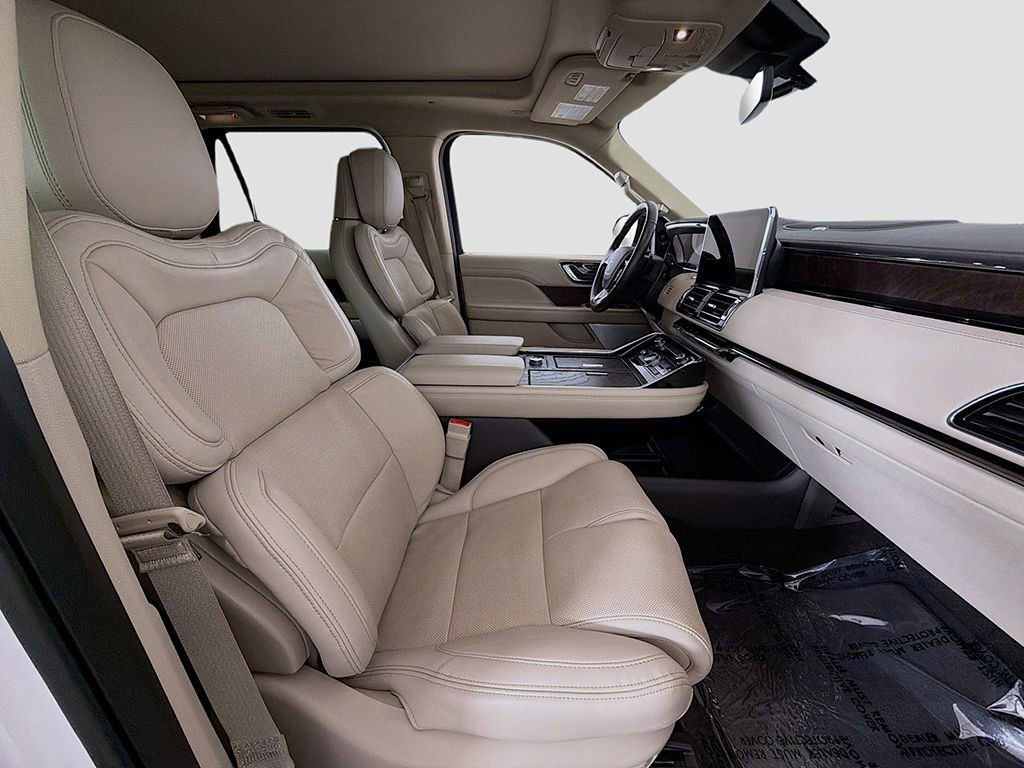 Used 2021 Lincoln Navigator Reserve w/ Luxury Package image 25