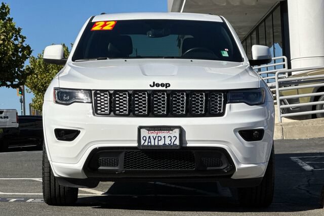 Certified 2022 Jeep Grand Cherokee Laredo X AWD/4WD image 6