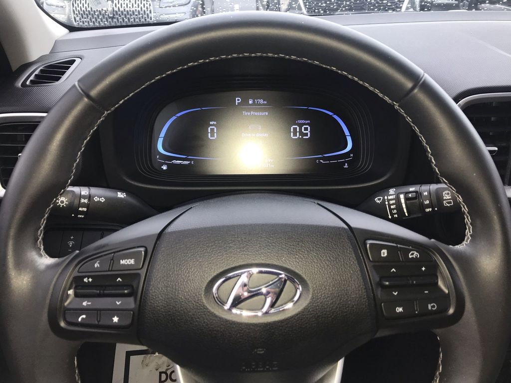 Used 2024 Hyundai Venue SEL image 14