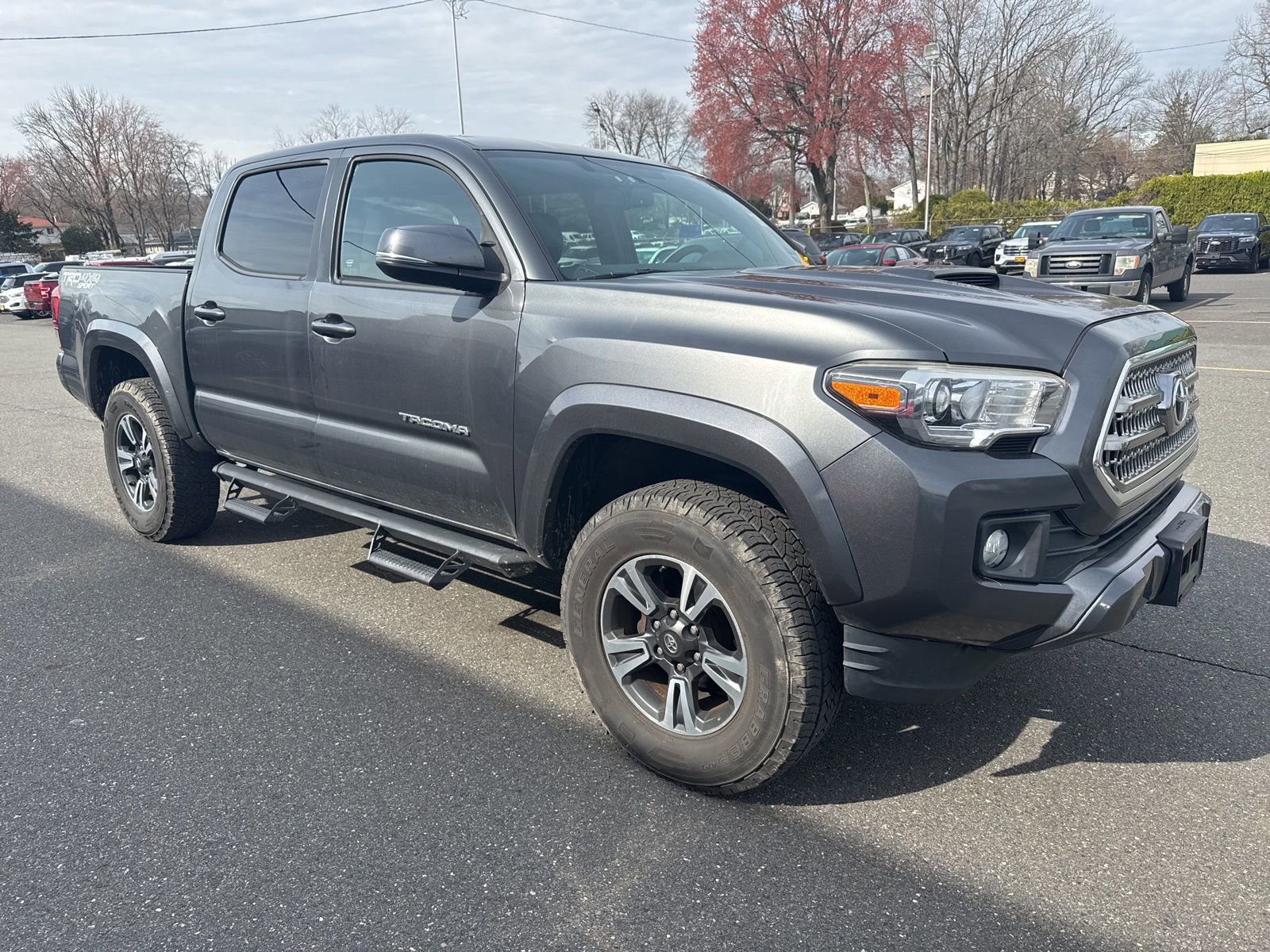 Used 2016 Toyota Tacoma TRD Sport w/ Towing Package image 4
