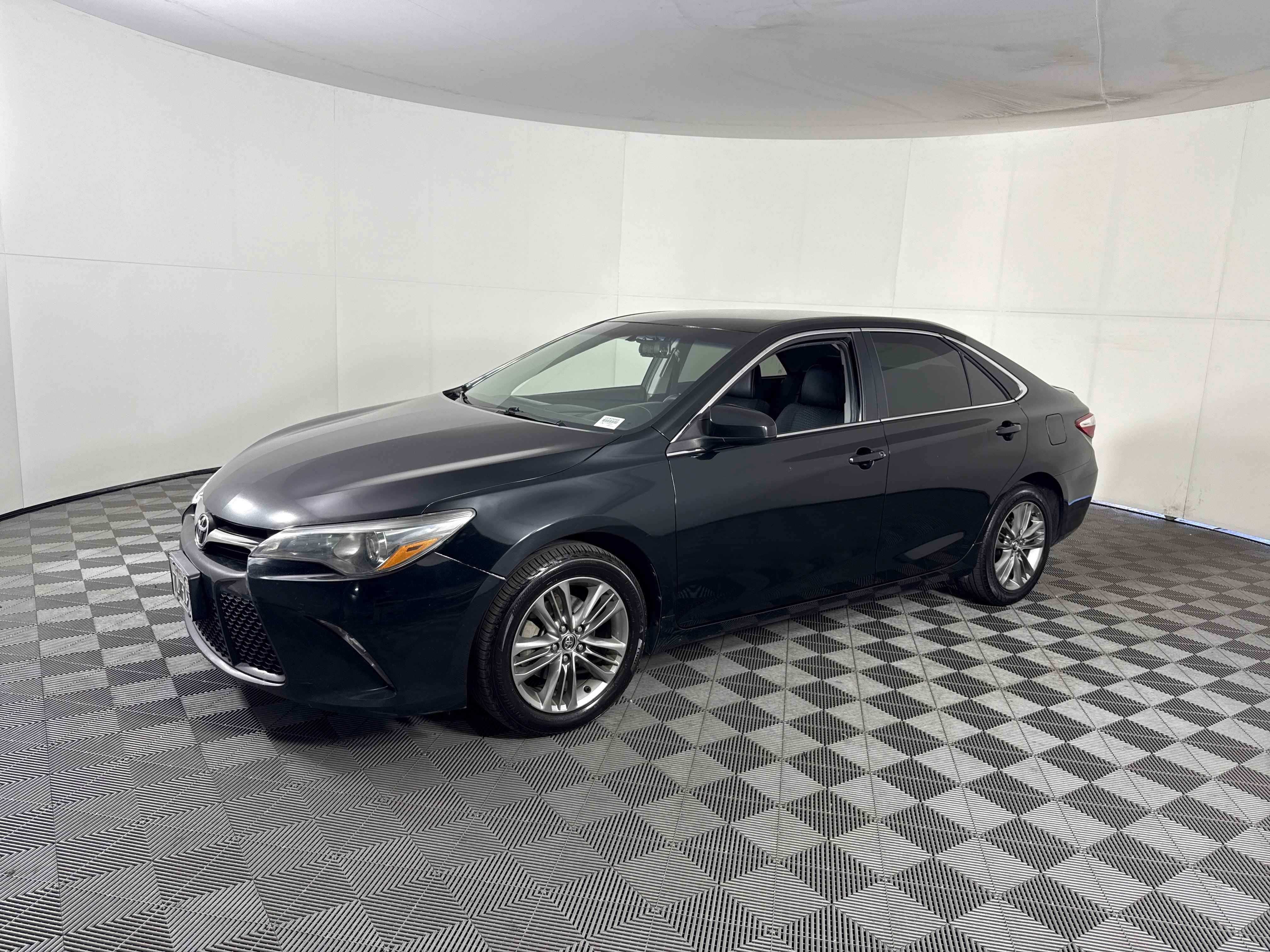Used 2015 Toyota Camry SE image 8