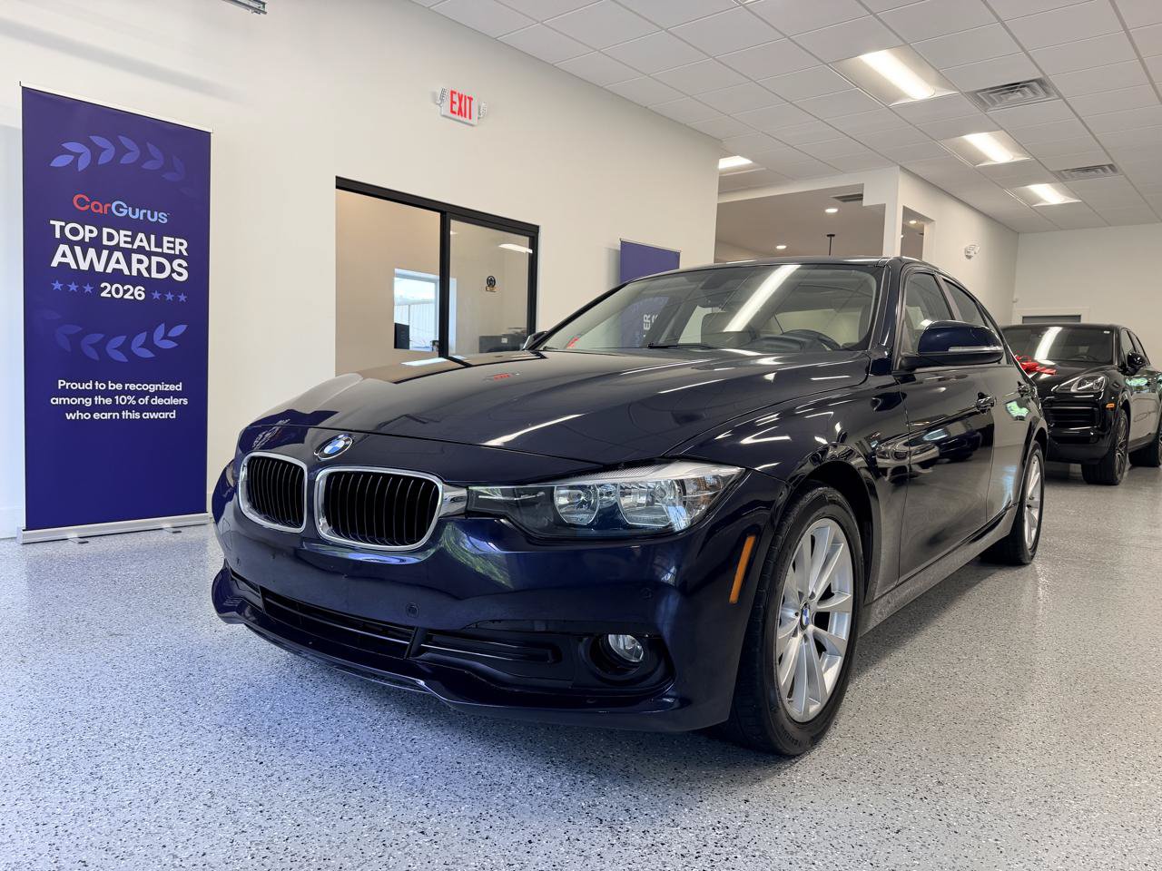 Used 2016 BMW 320i xDrive Sedan AWD/4WD image 3