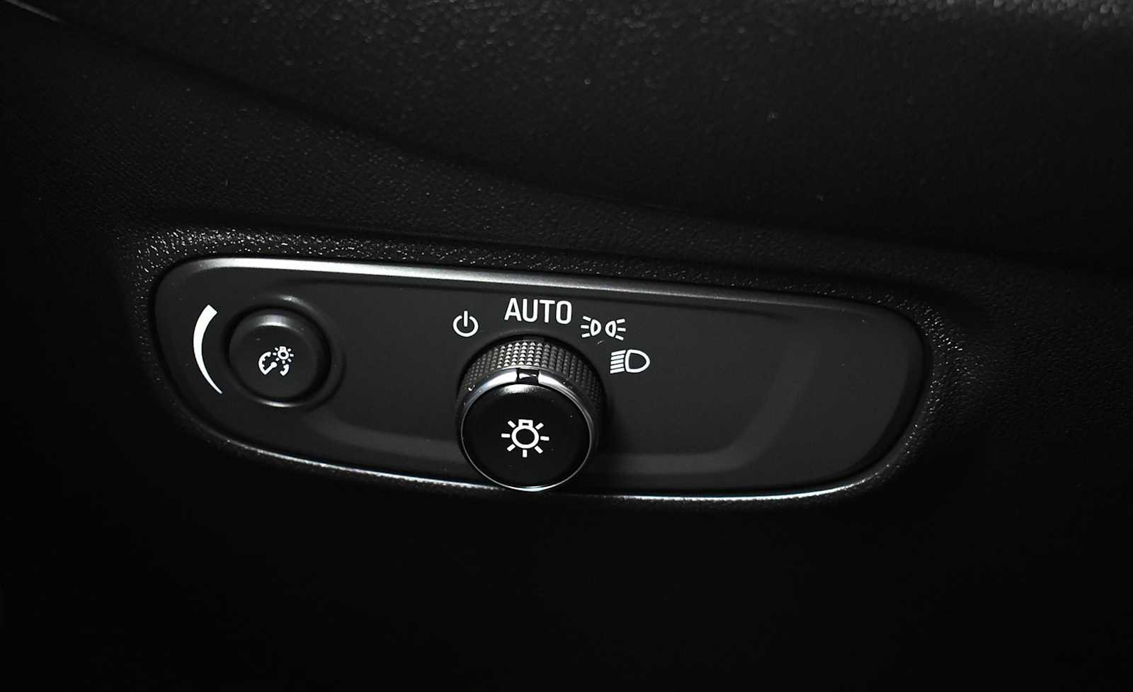 Used 2023 Chevrolet Equinox LT image 23