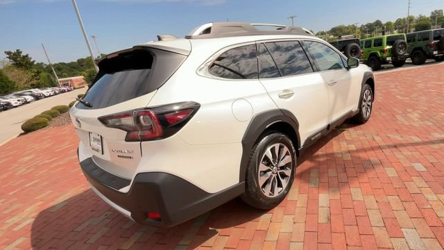 Used 2025 Subaru Outback Touring AWD/4WD image 9
