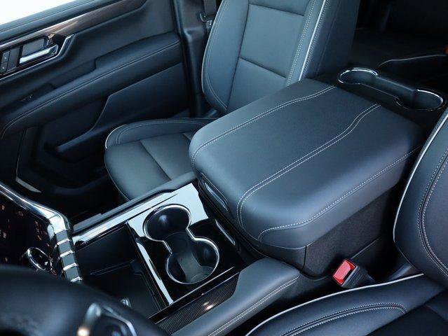 New 2025 GMC Yukon Elevation image 28