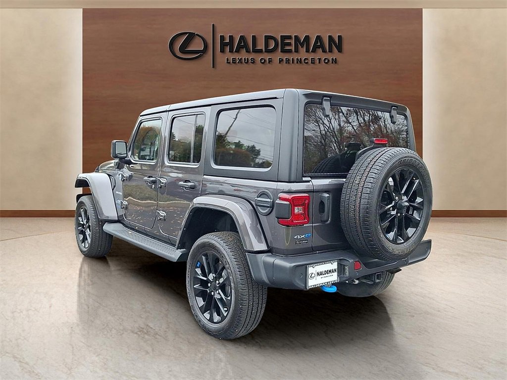 Used 2022 Jeep Wrangler Unlimited Sahara w/ Cold Weather Group image 4