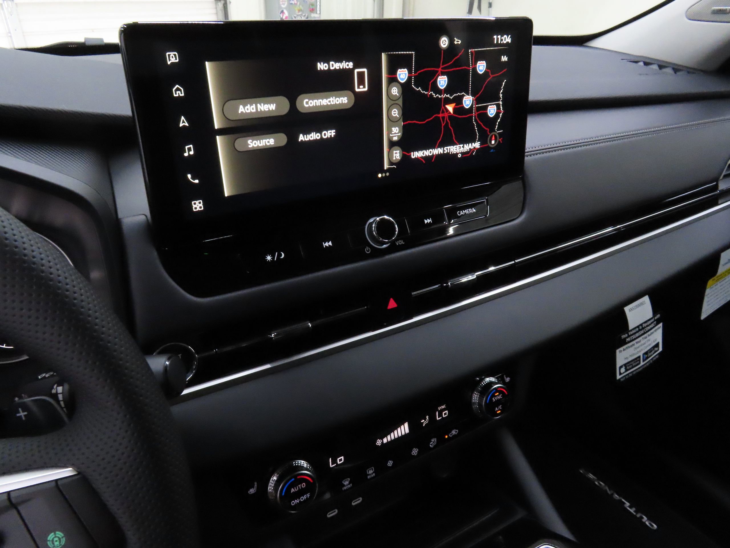 New 2025 Mitsubishi Outlander SE image 16