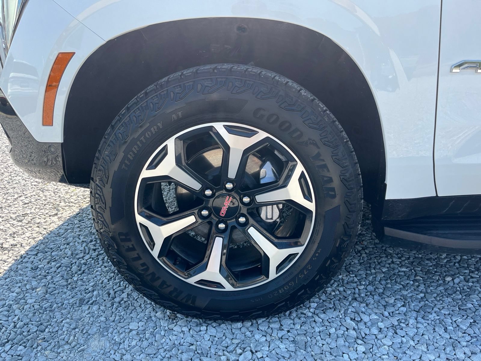 Used 2026 GMC Yukon XL AT4 AWD/4WD image 7