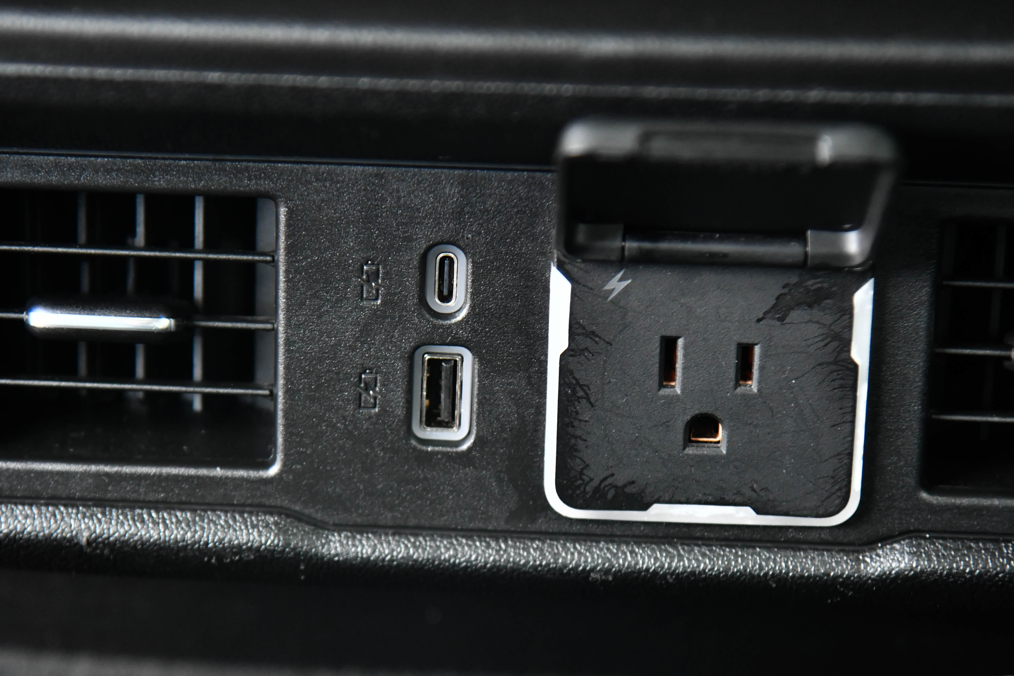 Used 2024 GMC Sierra 1500 SLT image 39