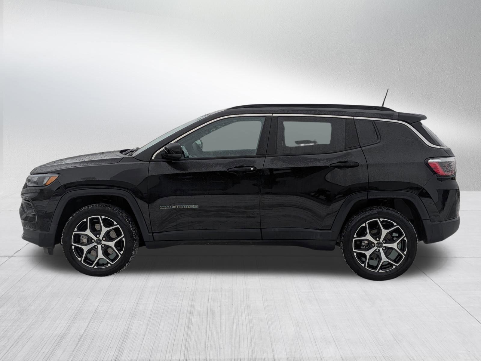 Used 2025 Jeep Compass Limited image 4