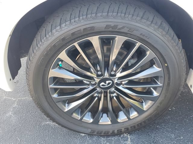Used 2024 INFINITI QX80 Sensory AWD/4WD image 5