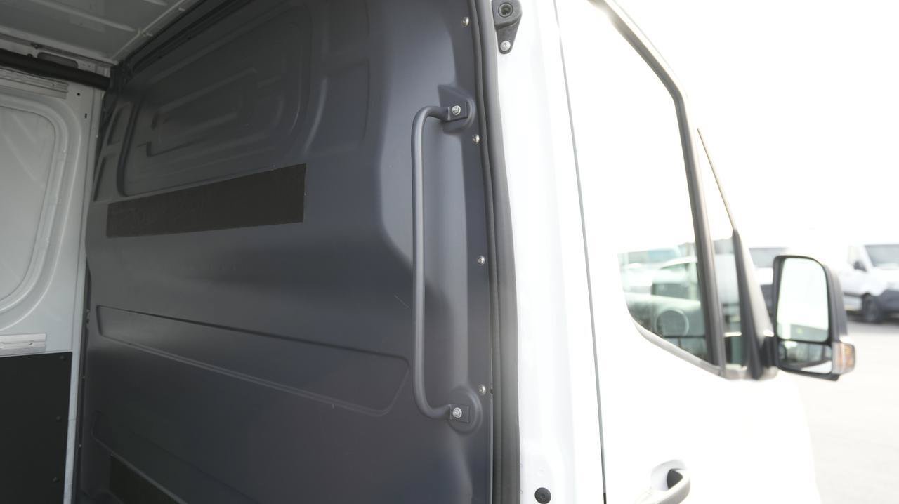 Used 2025 Mercedes-Benz Sprinter 2500 image 10