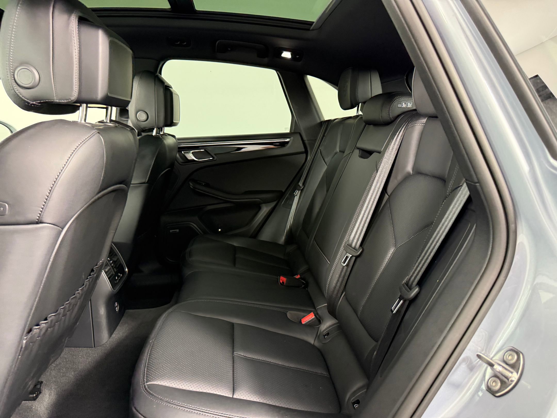 New 2025 Porsche Macan image 16