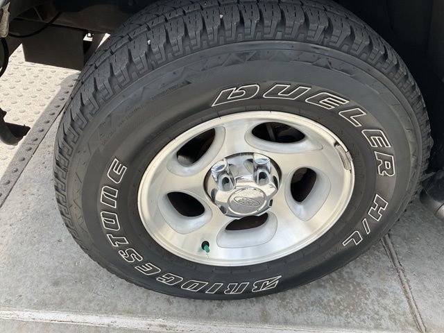 Used 2000 Ford Explorer XLT AWD/4WD image 16