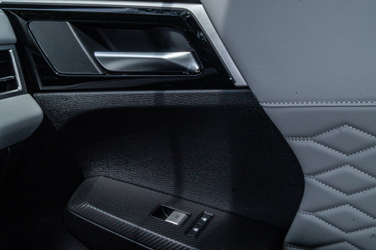 New 2025 Mitsubishi Outlander AWD image 24