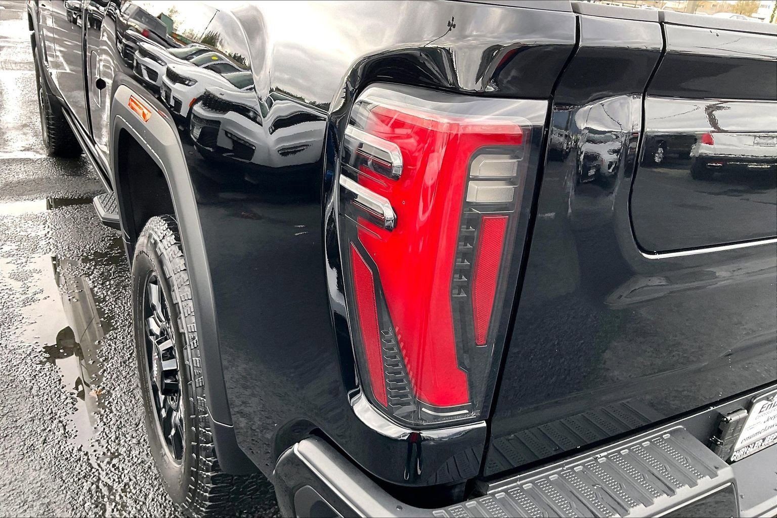 Used 2025 GMC Sierra 3500 AT4 w/ AT4 Premium Plus Package image 32