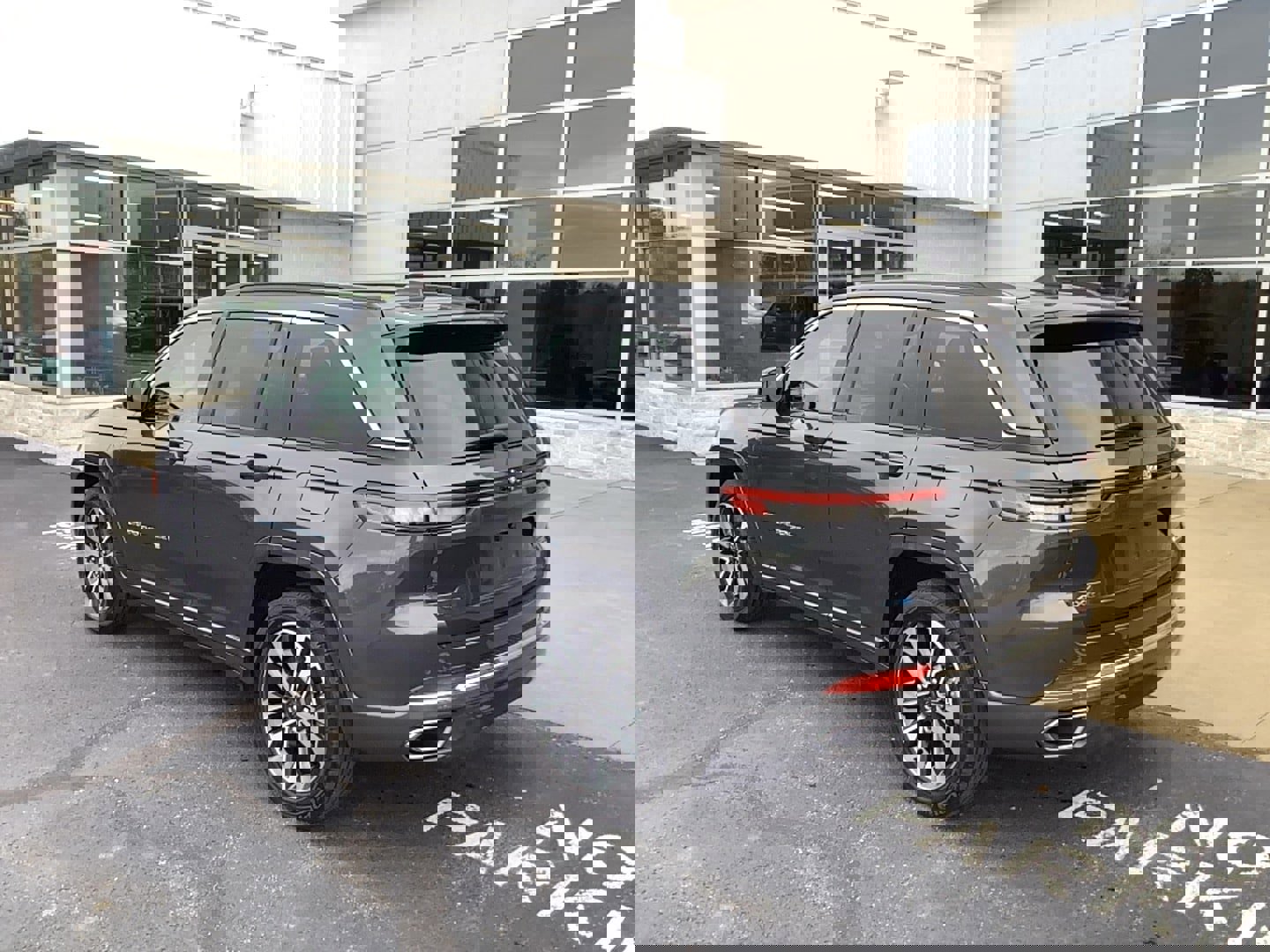 Used 2024 Jeep Grand Cherokee Overland image 7