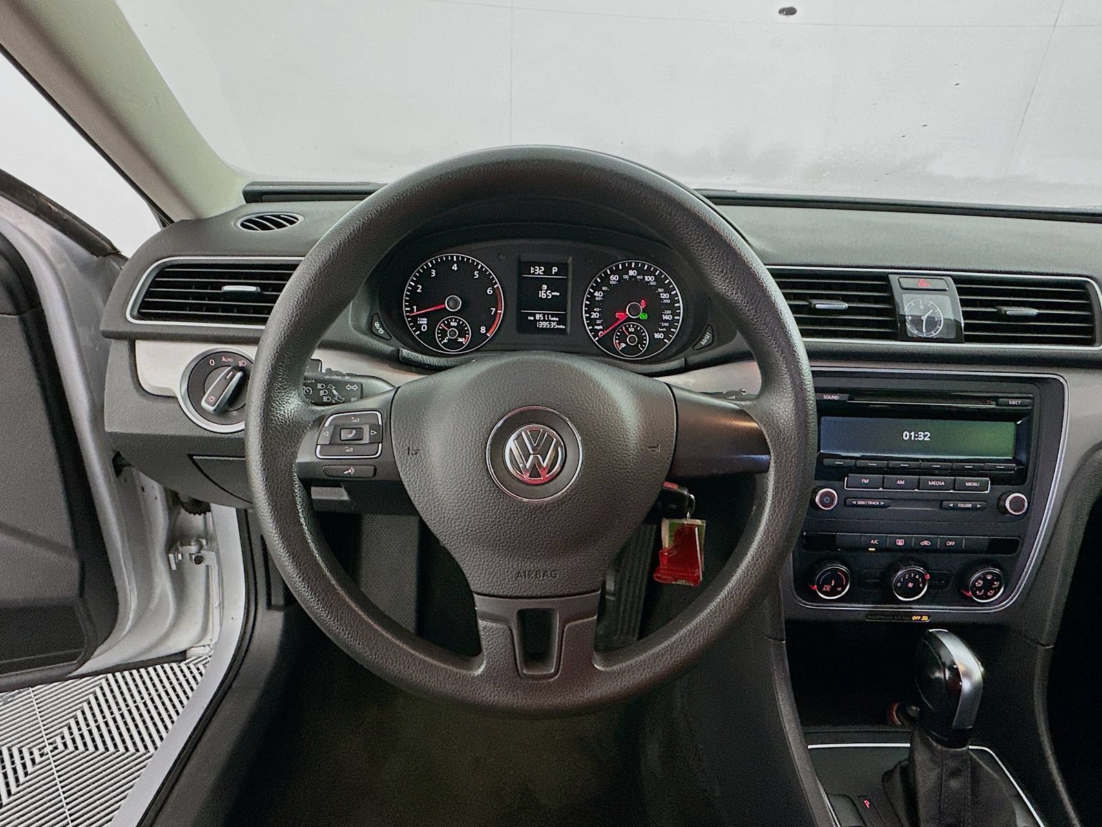 Used 2015 Volkswagen Passat 1.8T S FWD image 11