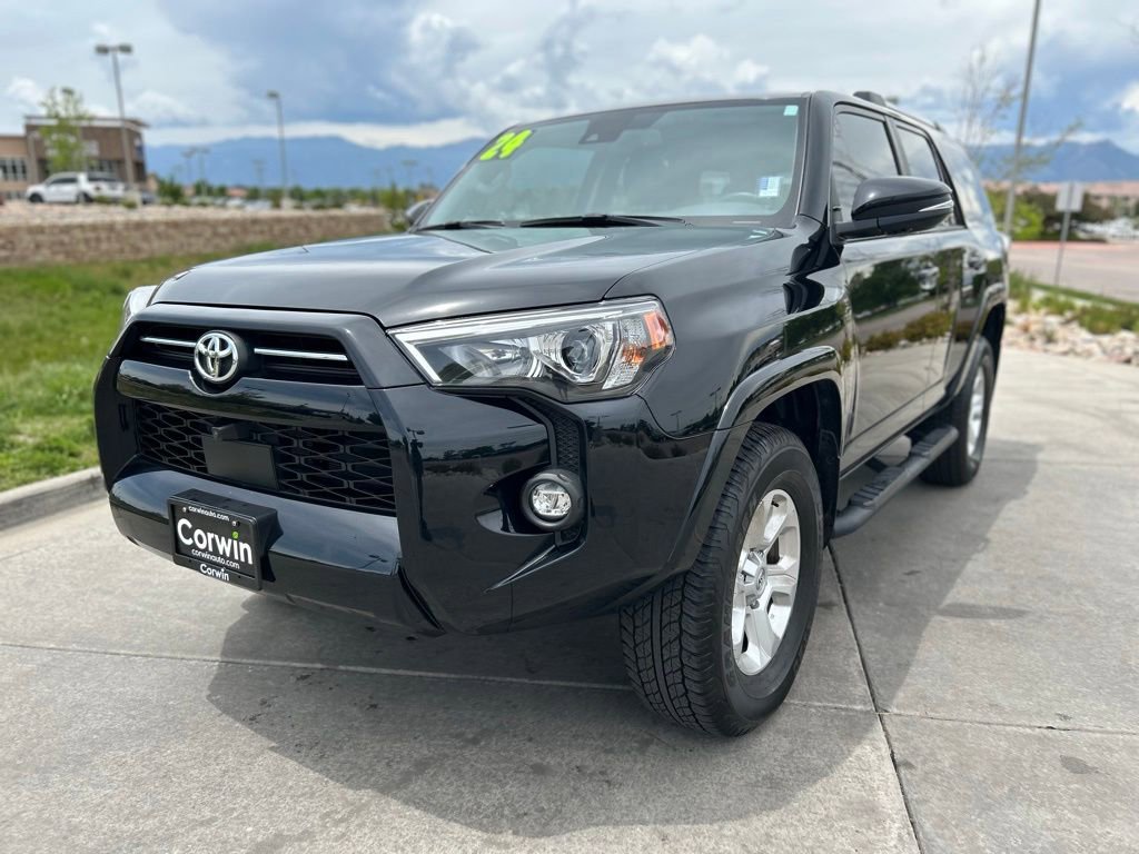 Used 2024 Toyota 4Runner SR5 Premium w/ SR5 Premium Package AWD/4WD image 3