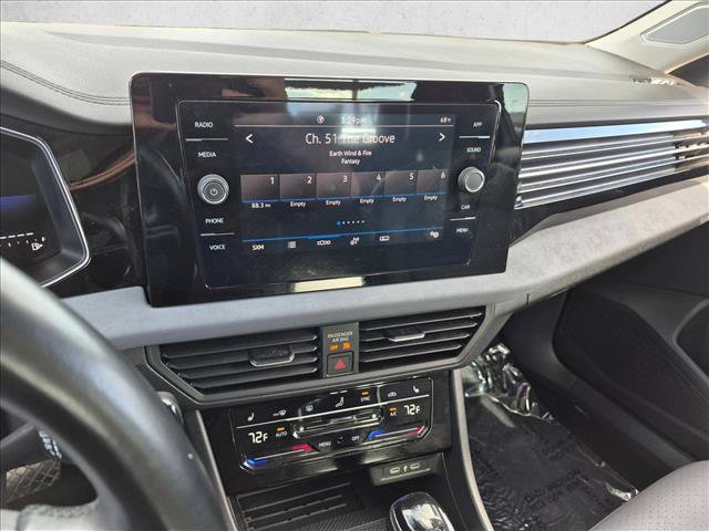 Used 2025 Volkswagen Jetta SE FWD image 18