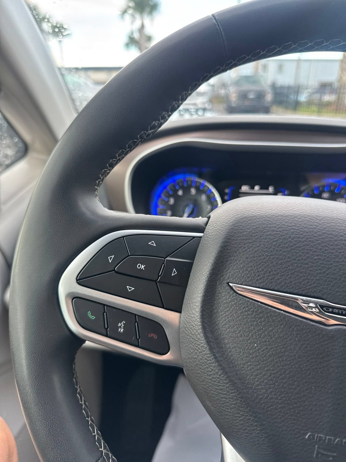 Used 2022 Chrysler Voyager LX FWD image 23