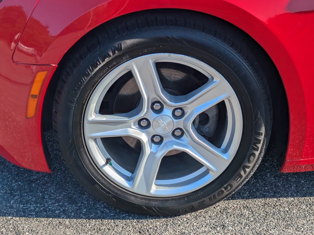 Used 2020 Chevrolet Camaro LT RWD image 10