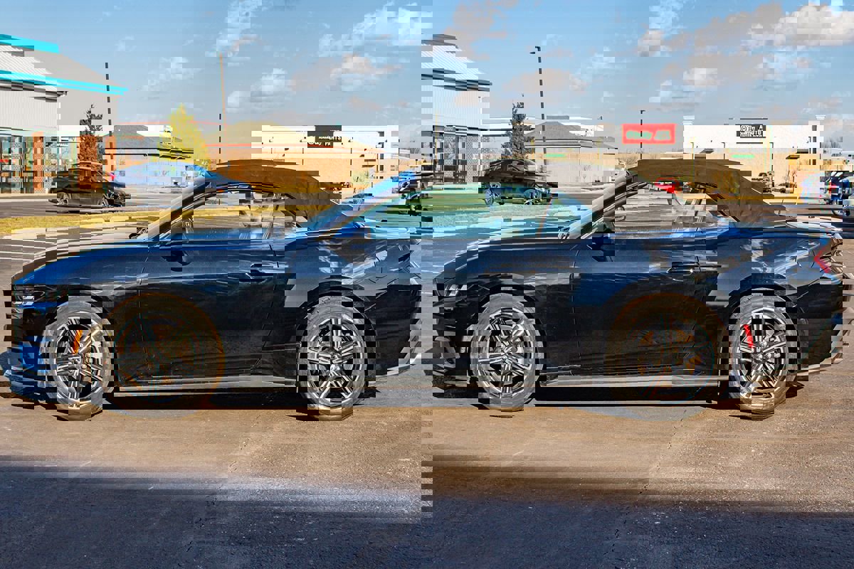 Used 2024 Ford Mustang Premium image 5