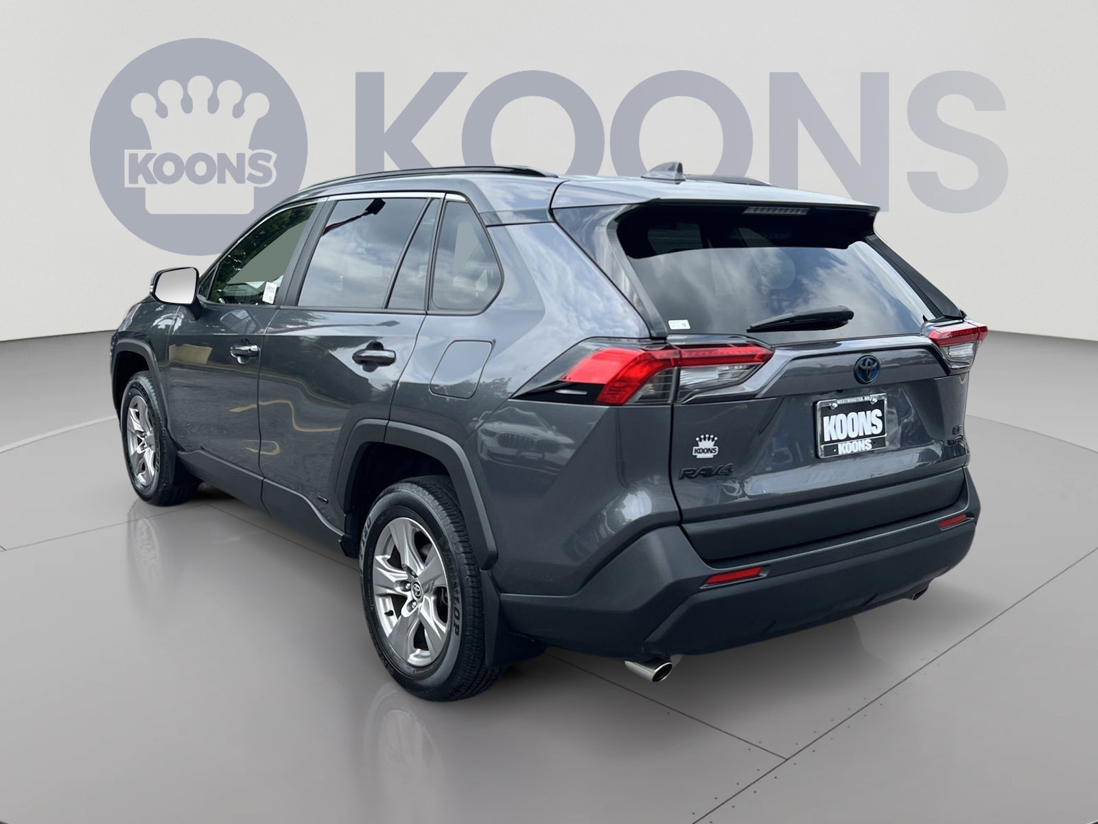 Used 2023 Toyota RAV4 LE AWD/4WD image 4