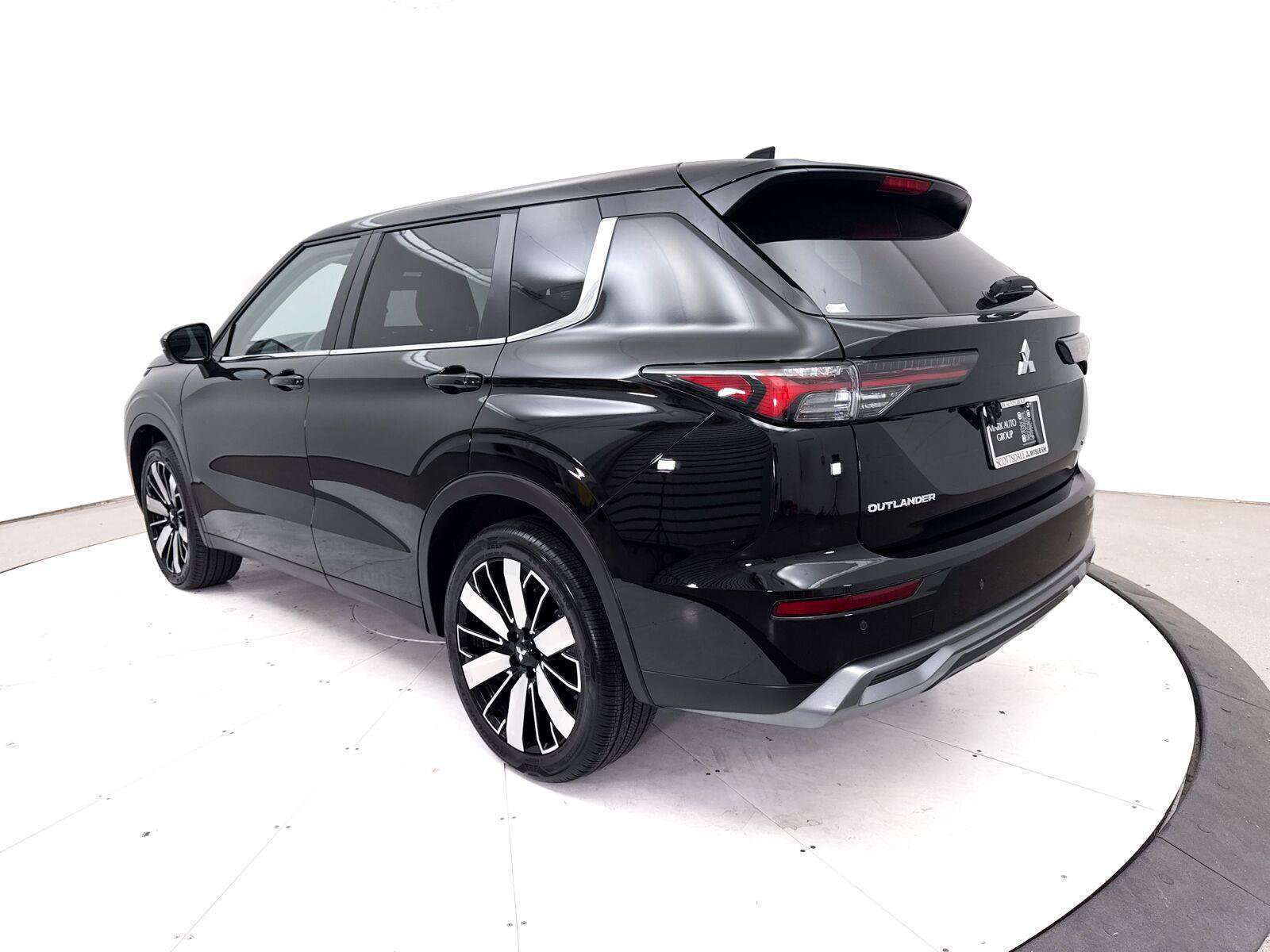 Used 2025 Mitsubishi Outlander SE FWD image 19