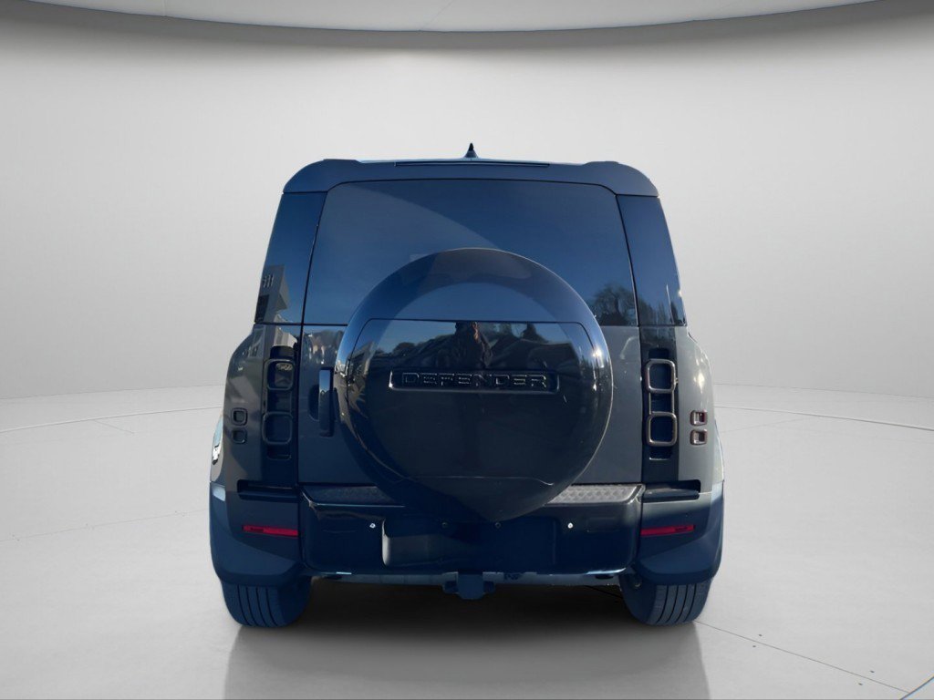 Used 2025 Land Rover Defender 110 S image 9
