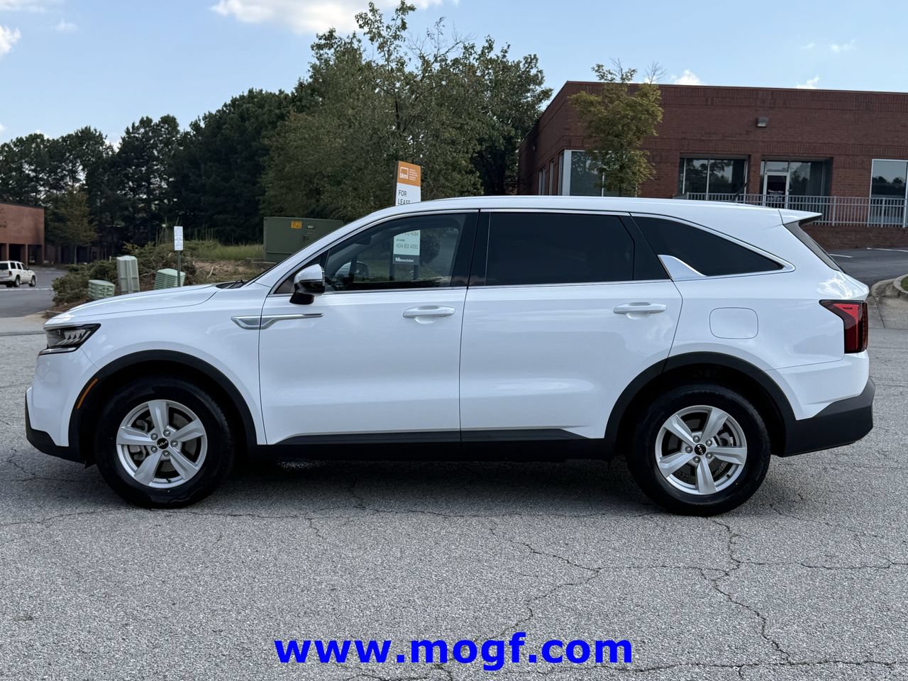 Used 2023 Kia Sorento LX FWD image 22