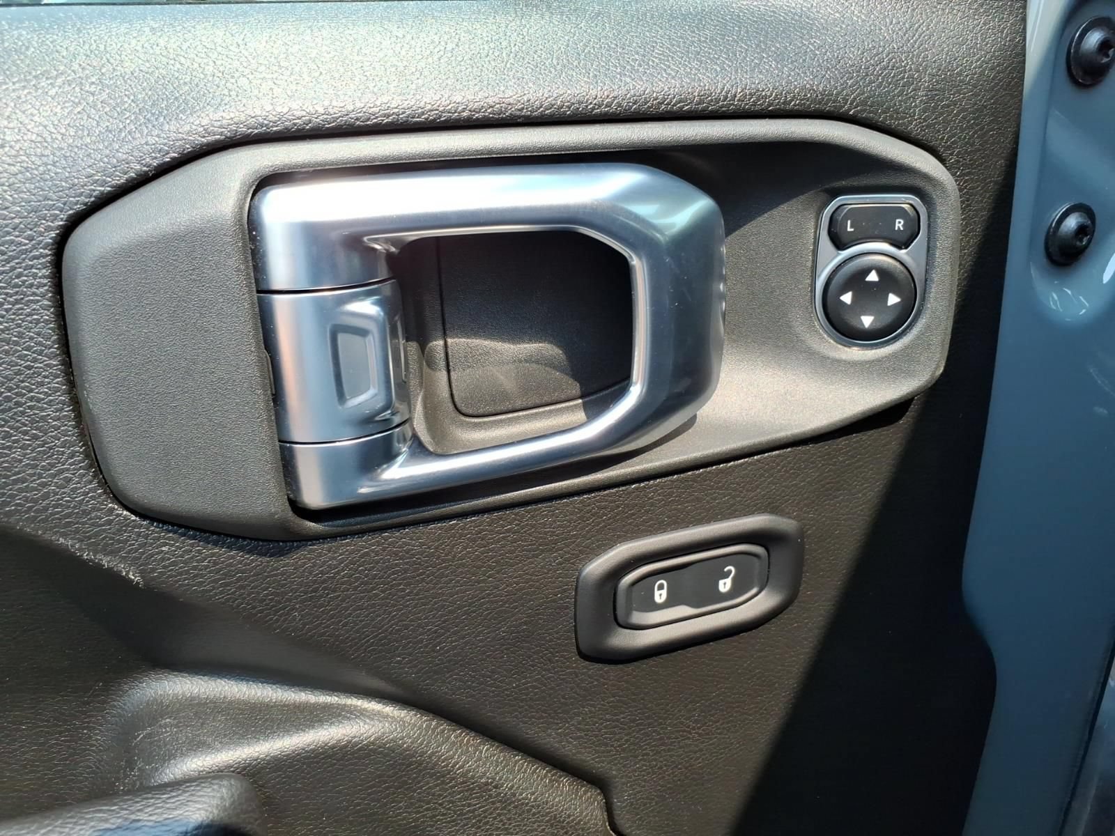 Used 2026 Jeep Gladiator Mojave AWD/4WD image 15