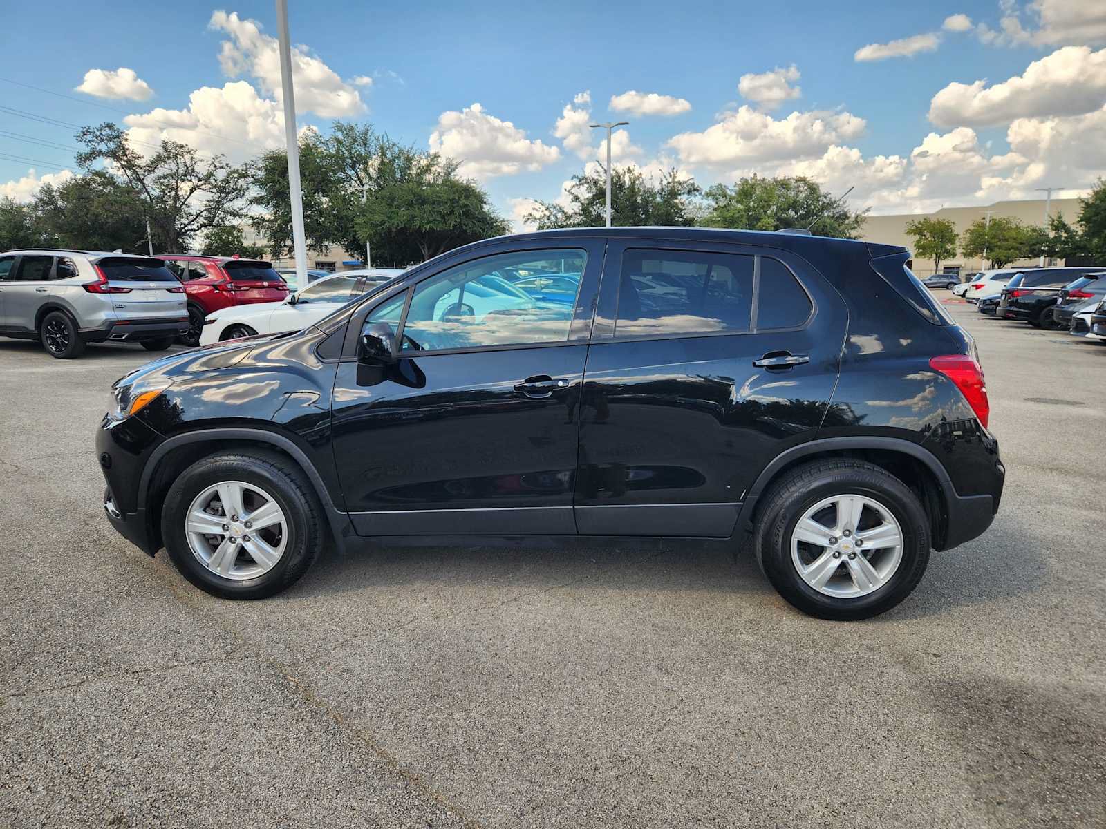 Used 2021 Chevrolet Trax LS w/ Tint and Cruise Package FWD image 4