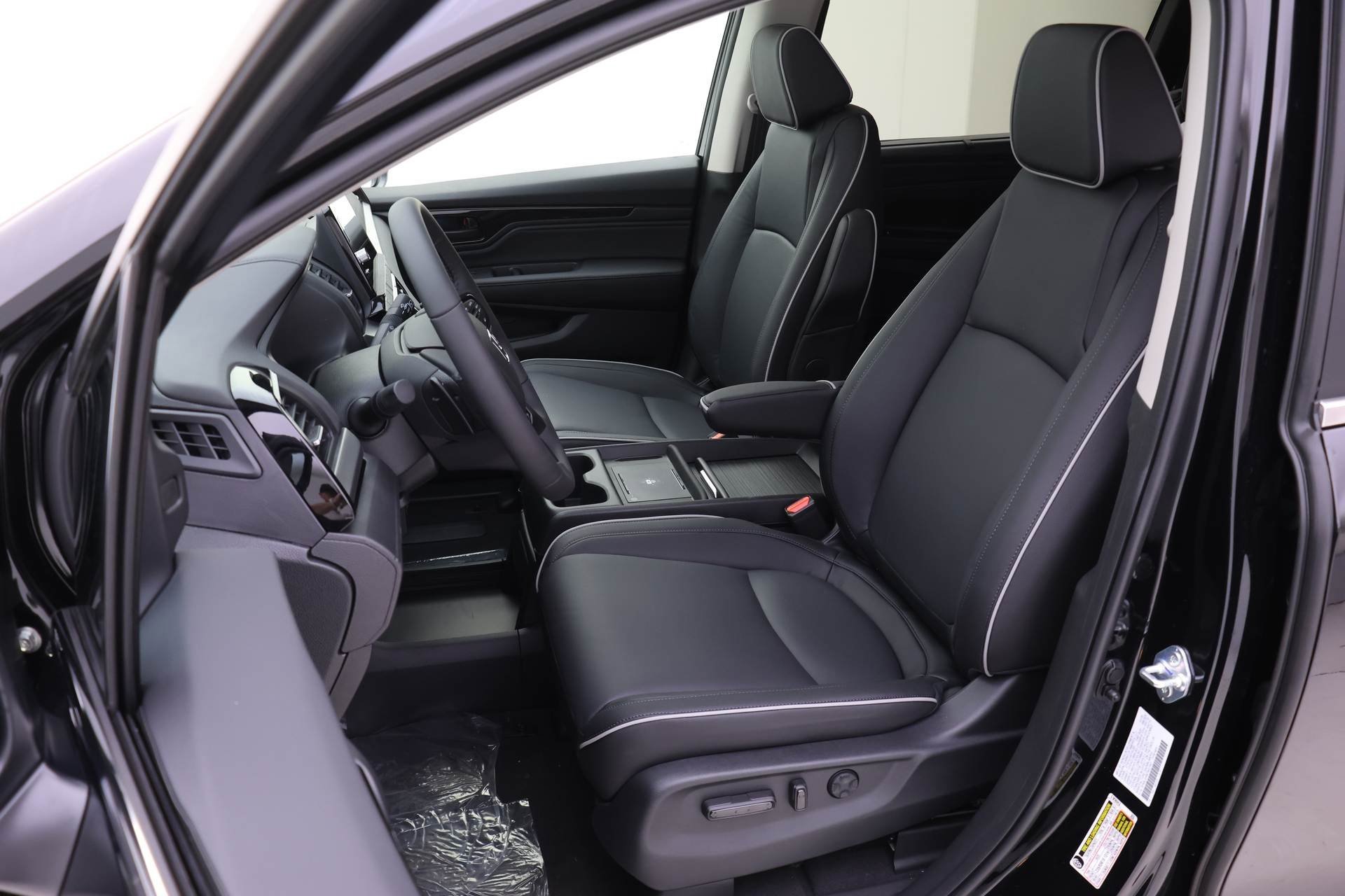 New 2026 Honda Odyssey Touring image 4