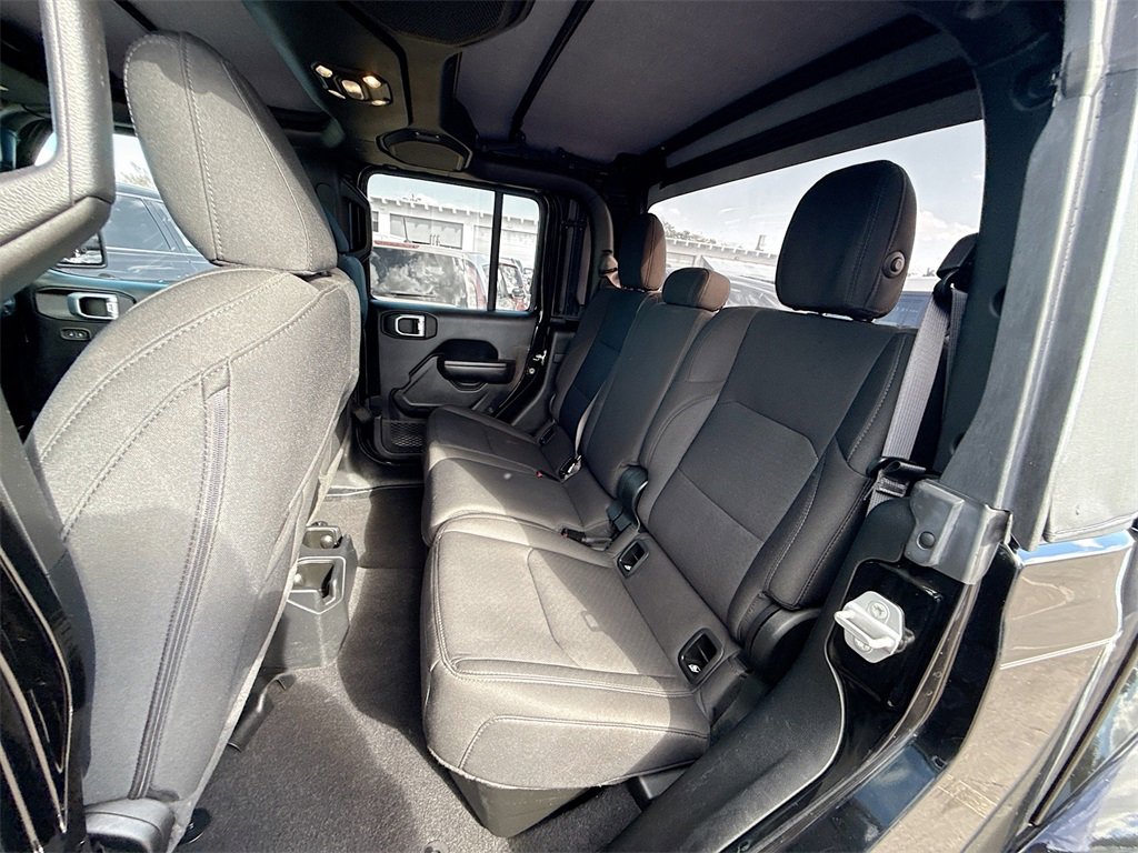 Used 2021 Jeep Gladiator Willys image 26