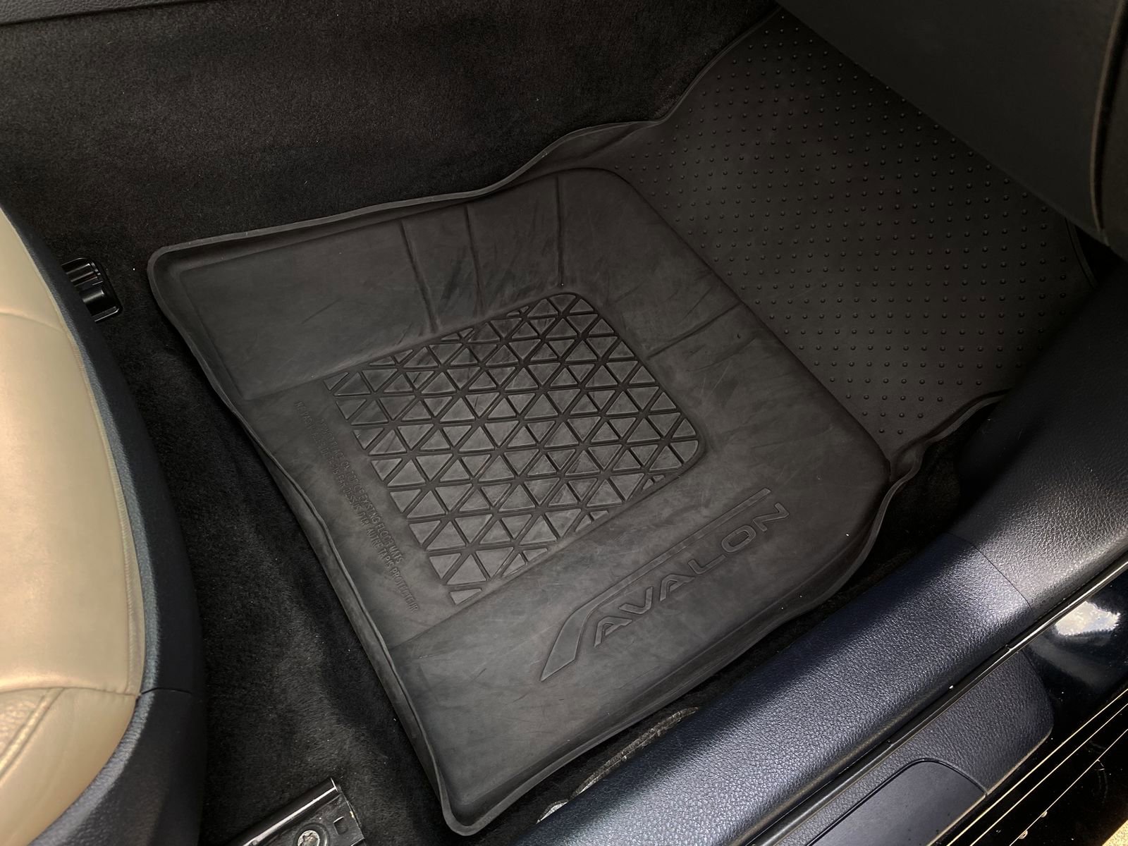 Used 2021 Toyota Avalon XLE w/ Moonroof Package image 14