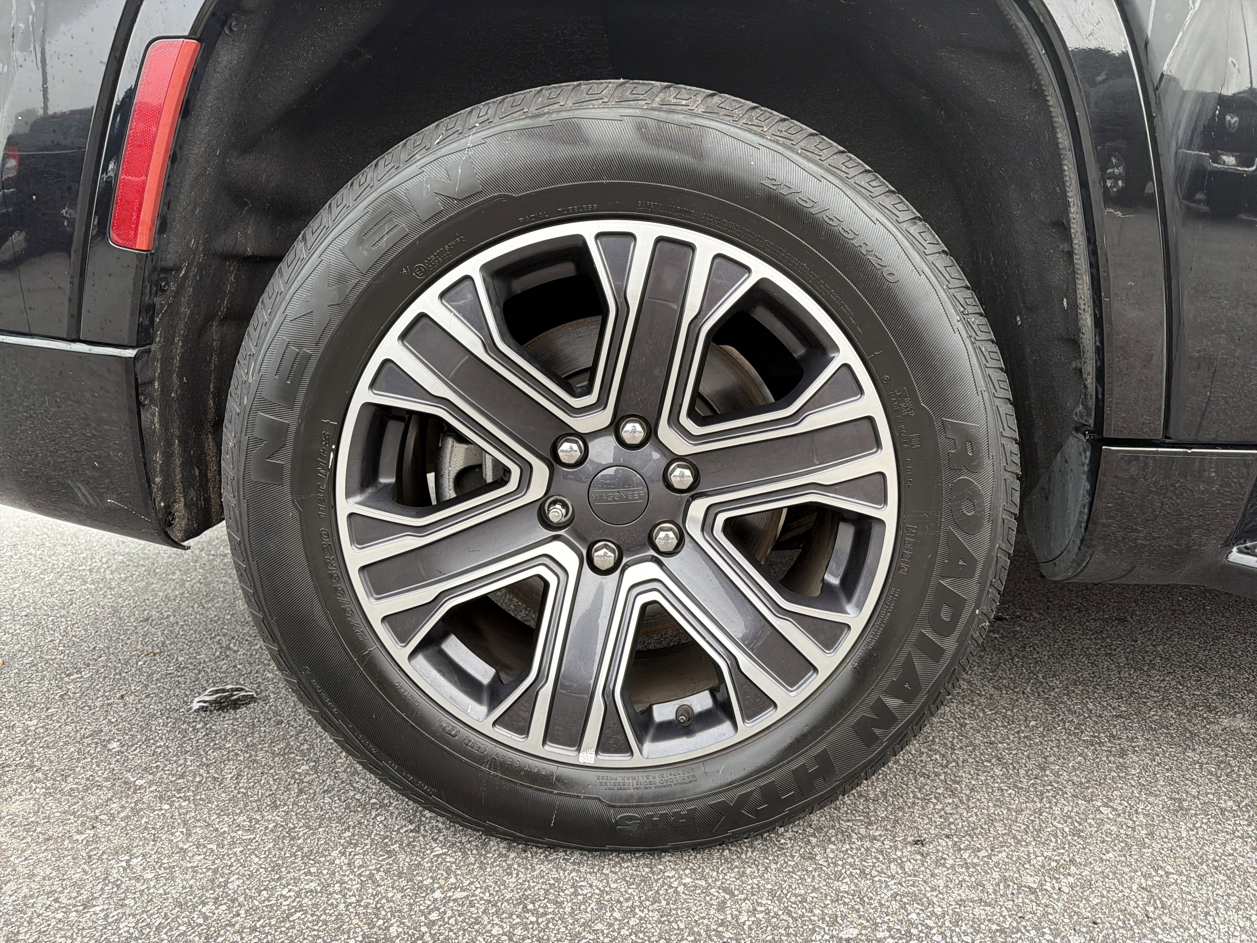 Used 2024 Jeep Wagoneer Series II w/ Flexible Seating Group image 19