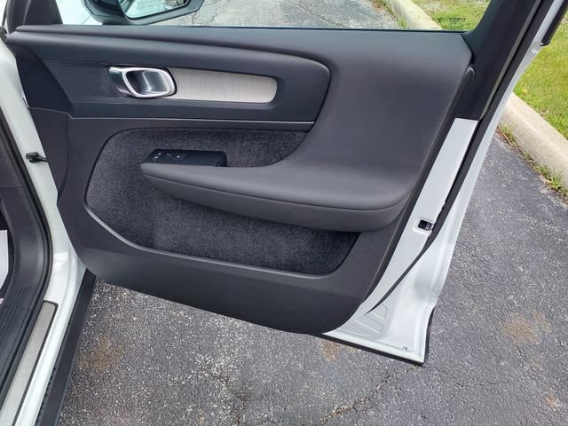 Certified 2026 Volvo XC40 B5 Plus AWD/4WD image 19